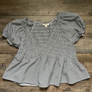 Black and white plaid, v-neck, ruffled blouse!